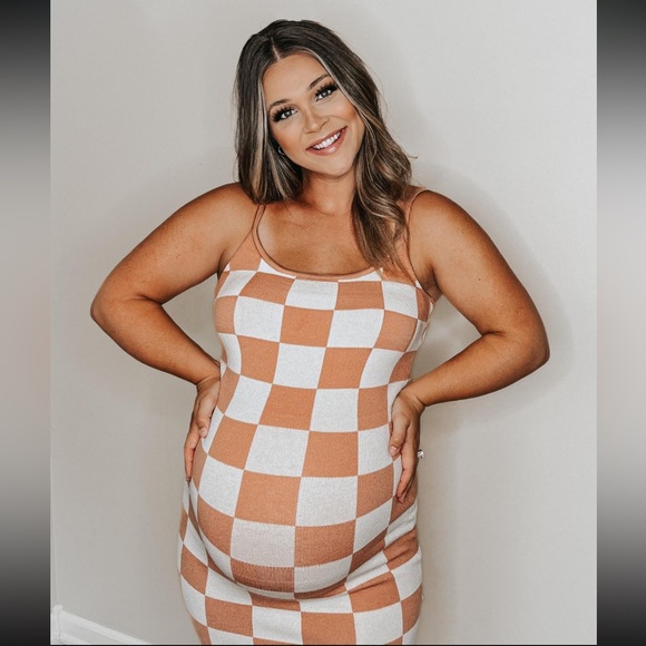 Checkered Tan and White Maxi Dress - Picture 6 of 9